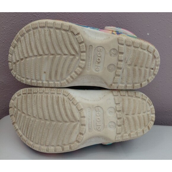 Crocs Classic Rainbow Watercolors Tye-Dye Men’s Clog Size 7 Women's/ Men's 5 - Picture 7 of 8